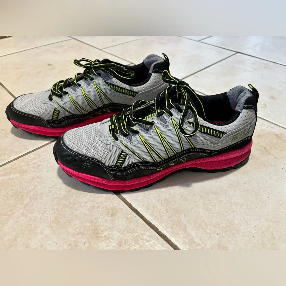 FILA Women's Evergrand Trail Walking Shoes‎ Gray Black Pink Size 9.5
